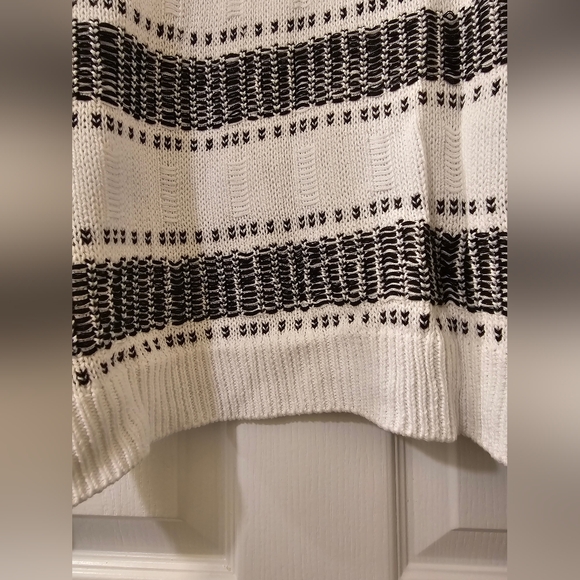NWOT | Black and White Cotton Sweater | Size Medium - Picture 2 of 7